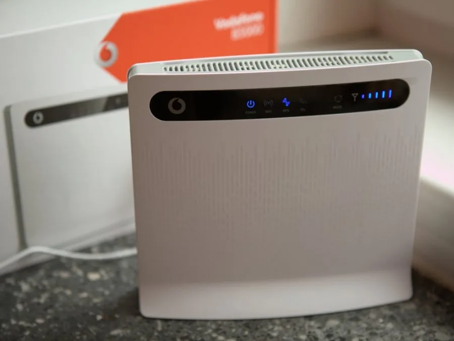 CỤC PHÁT WIFI TỪ SIM 3G-4G VODAFONE B3000 TỐC ĐỘ CAO CHUẨN 4G LTE LÊN TỚI 150MBPS. - Pin Phú Quý