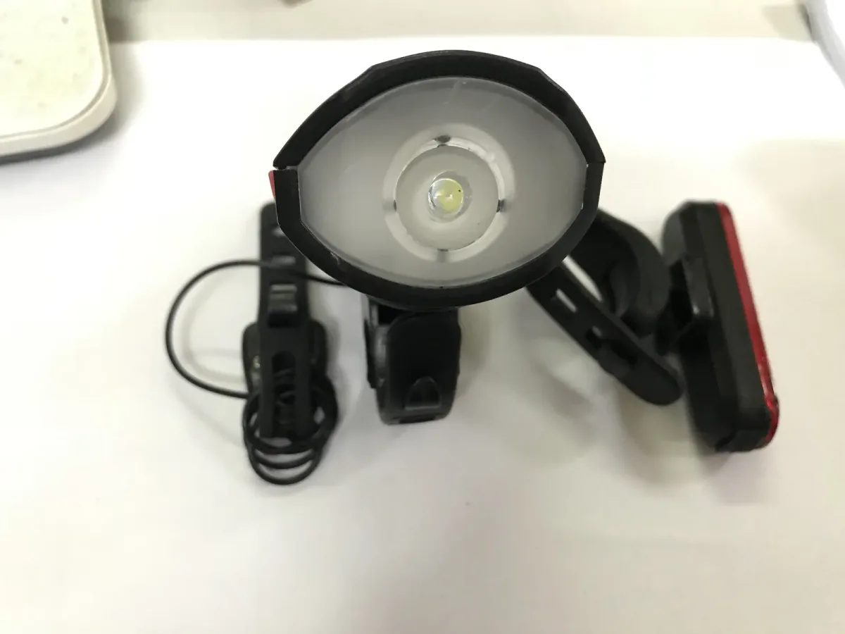 ĐÈN CÒI SPEAKER BICYCLE LIGHT ( Siêu Sáng) - Pin Phú Quý