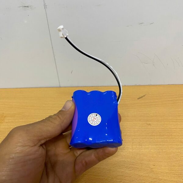 Pin 18650 3.7V 6000mAh cao cấp, có mạch bảo vệ và giắc cắm rất tiện lợi